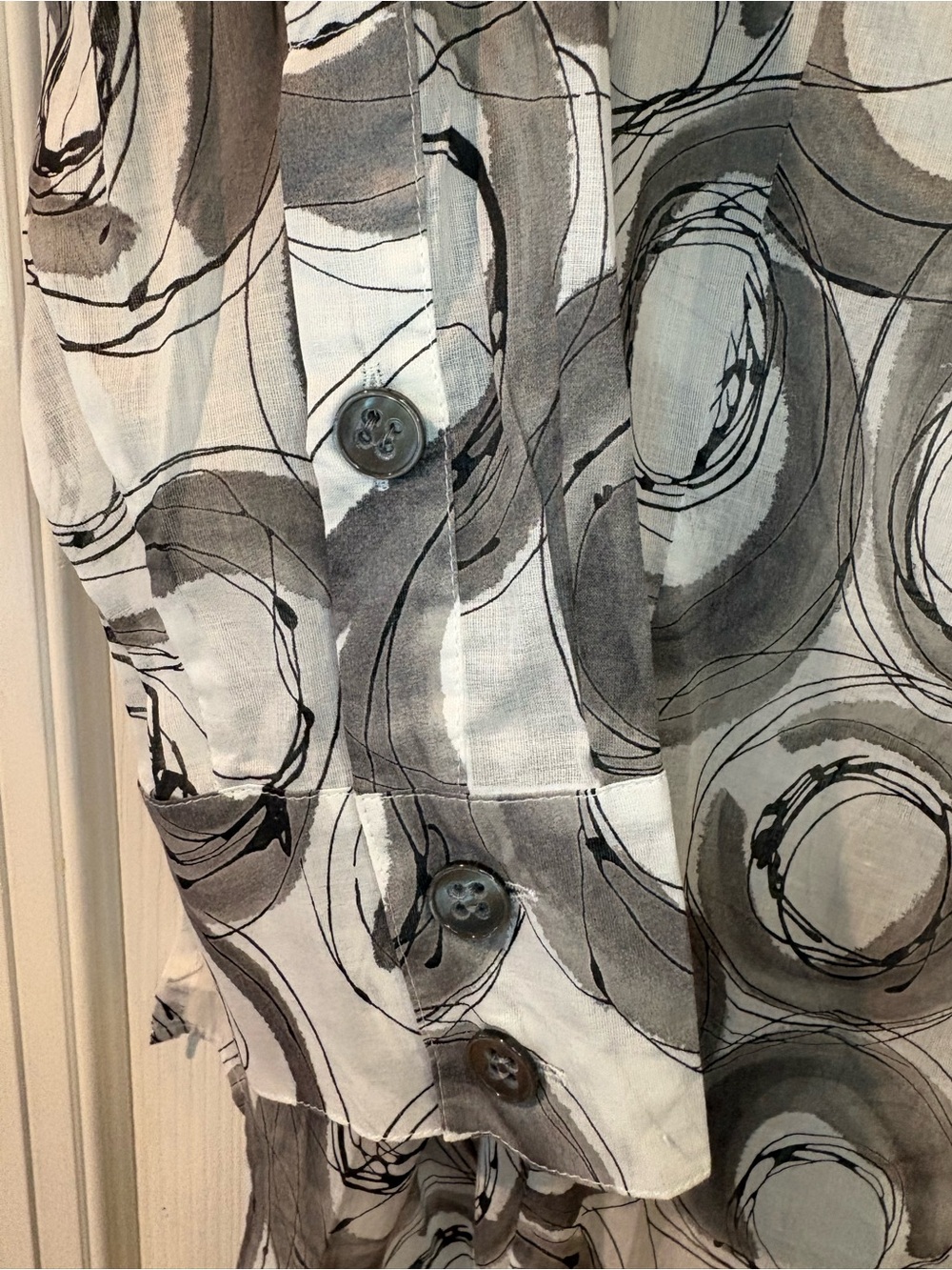 Basler Black & White Abstract Circle Button-Up Blouse - Picture 3 of 7